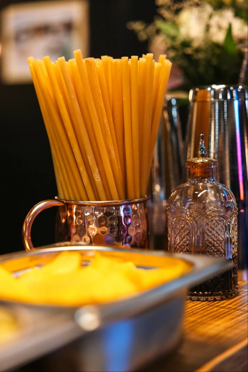 Photo d'une préparation pour la réalisation de cocktails pendant un mariage